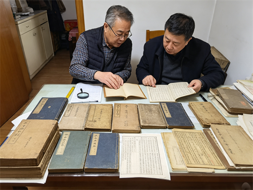 家里有名家字画旧古籍，北京丰宝斋可上门免费估价