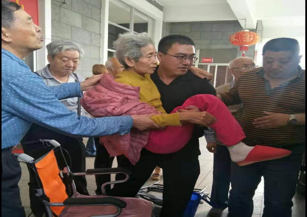 海南省安定县：为爱坚守 为老担当