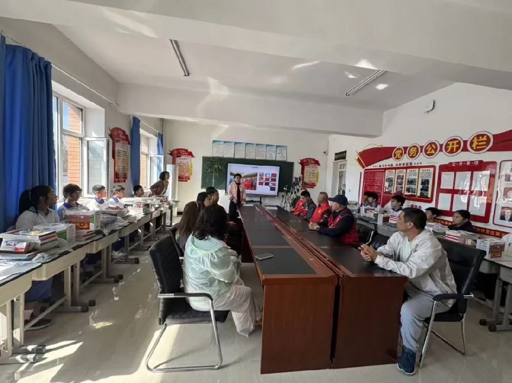 长春市二道刀锋车队开展暖心助学活动
